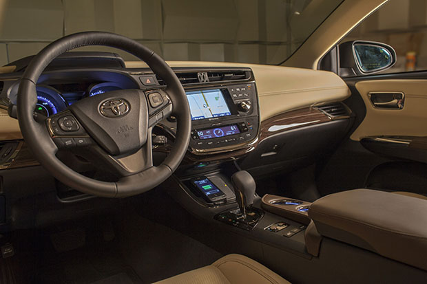 Toyota ist der erste Autohersteller mit kabelloser Induktionsladestation.